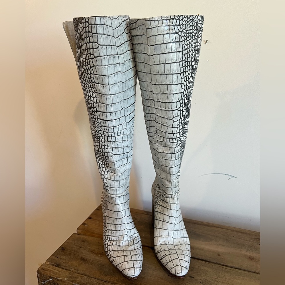 Brand new. Never worn. Freebird Jasper boot. White croco Knee-High Boots size 8 - Picture 2 of 6